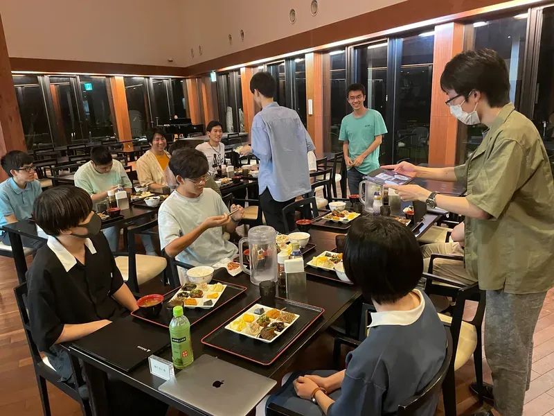 晩ごはんの様子